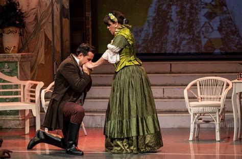 “La Traviata”: een hartverscheurend verhaal van liefde en verlies in de tijd van de romantiek